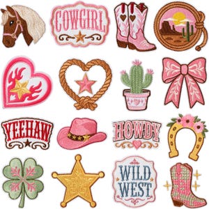 Könnte beinhalten: Eine Sammlung von sechzehn bestickten Aufnähern mit Western-Motiven, darunter ein Pferdekopf, ein Cowgirl-Schild, rosa Stiefel, eine Wüstenlandschaft, ein Herz mit Stern, ein Seilherz, ein Kaktus, eine rosa Schleife, ein Yeehaw-Schild, ein rosa Hut, ein Howdy-Schild, ein Hufeisen, ein Kleeblatt, ein Sheriff-Stern, ein Wild-West-Schild und ein gemusterter Stiefel.