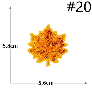 Pu&ograve; includere: Una toppa a forma di foglia d'acero ricoperta di paillettes arancioni con un bordo ricamato giallo. La toppa &egrave; contrassegnata con #20 e misura 5,8 cm in altezza e 5,6 cm in larghezza, come indicato dalle linee di misura nell'immagine.