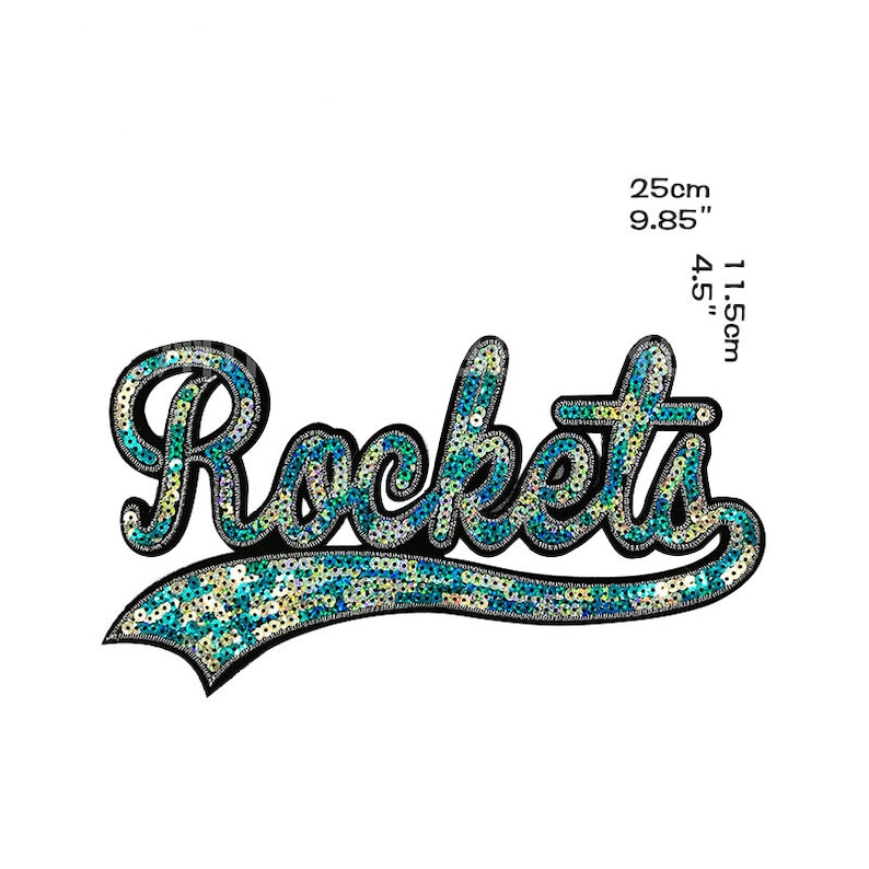 Op de afbeelding: Een turquoise en zilveren pailletten strijk-op patch met het woord "Rockets" in een cursief schrift. De patch is 25 cm breed en 11,5 cm hoog.