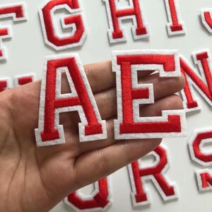 2,0 polegadas vermelho alfabeto letra bordado remendo, diy nome alfabeto remendos para roupas bolsas, ferro em remendos decoração acessórios de A-Z