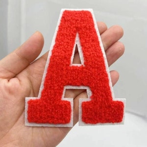 Parche termoadhesivo con letras bordadas de chenilla roja de 4,2 pulgadas, ideal para planchar, para ropa, bolsos y accesorios.