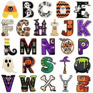 Peut inclure: Une collection de vingt-six écussons brodés représentant l'alphabet avec des motifs sur le thème d'Halloween. Chaque lettre intègre des éléments tels que des fantômes, citrouilles, squelettes, chauves-souris, araignées, chaudrons et maisons hantées.