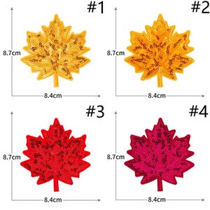 Pu&ograve; includere: Quattro toppe a forma di foglia d'acero con paillettes numerate da #1 a #4. Ogni foglia misura 8,7 cm di altezza e 8,4 cm di larghezza. Le toppe presentano colori giallo, arancione, rosso e rosa scuro con una texture densa e scintillante.