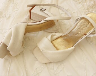 Ivory bridal sandals. Soft glittery cotton bridal shoes, ivory bridal shoes, soft wedding shoes, ivory wedding heels. Sale. Size US8/EU39