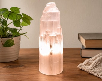 Selenitkristalllampa Vit kristalltornlampa Handgjord lampa Andlig helande renande och återuppladdningsbara kristaller Bordslampa Dekoration Gåva