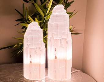 Lampe de montagne en sélénite naturelle, tour en cristal blanc, lampe faite main, guérison spirituelle, nettoyage et recharge de cristaux, lampe de table, cadeau de décoration