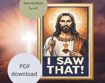 Op de afbeelding: Een kruissteekpatroon met een portret van Jezus met de tekst "I SAW THAT!" op een blauw-witte banner. Het patroon is ingelijst in goud en heeft een witte achtergrond.