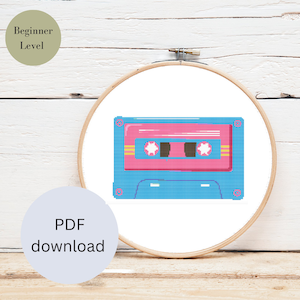 Patrón Punto de Cruz Cassette Nostálgico Años 80 90, diseño retro, con instrucciones, descarga instantánea PDF, proyectos de costura contemporáneos