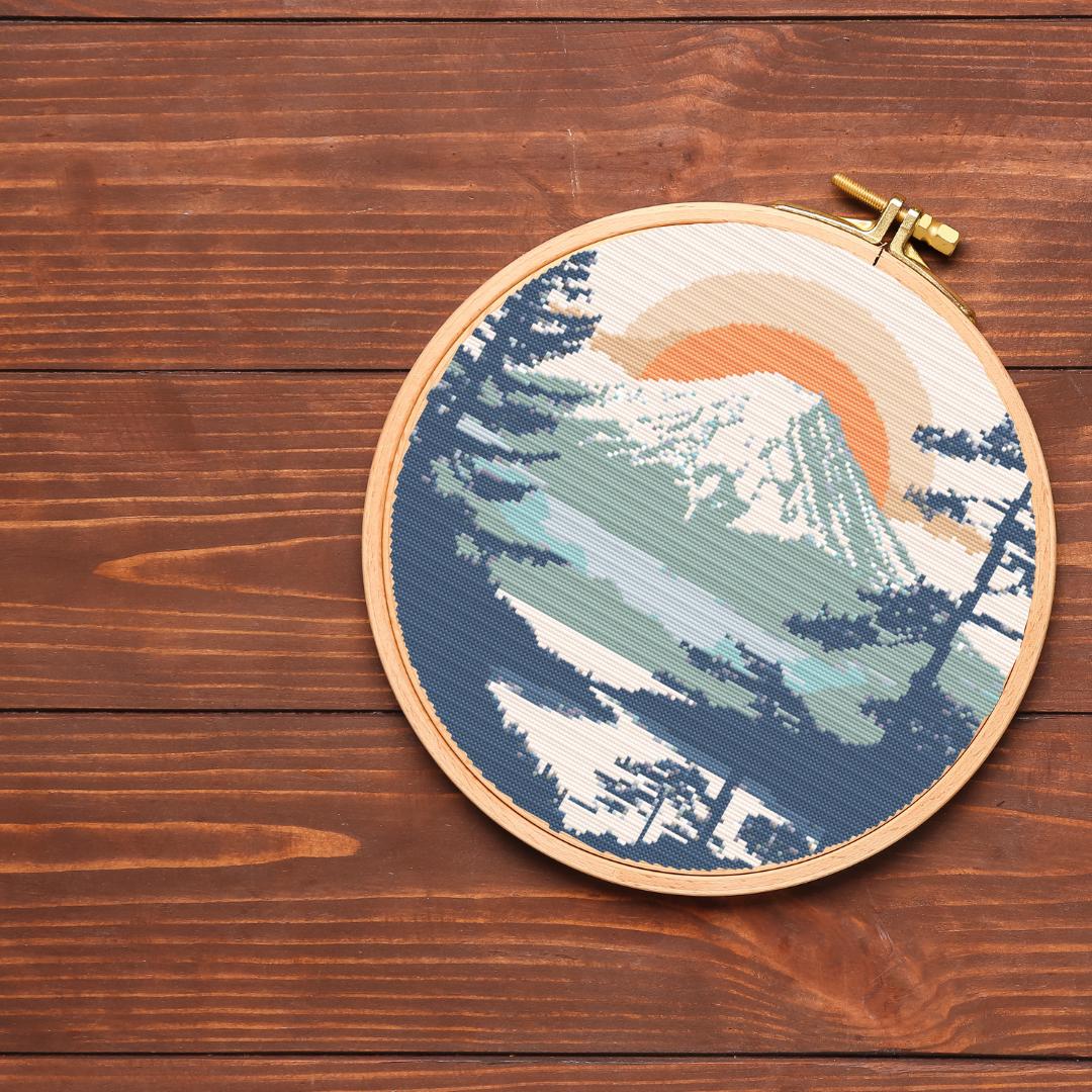 日本の山と木のクロスステッチ図案 |静かな自然をイメージした刺繍