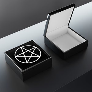 Tarot/Witchcraft/Wicca card box Magic Circle - oak veneer, velvet line –  ForgedInFlame