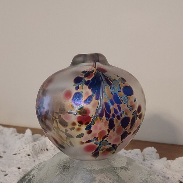 Brian Maytum Studios Signed Iridescent Art Glass Round Shape Oil Lamp 1990