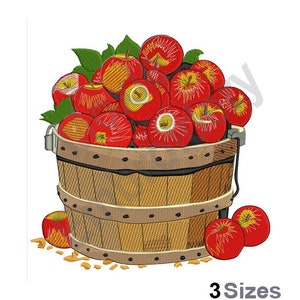 Pode incluir: Uma cesta de madeira cheia de maçãs vermelhas. A cesta tem uma alça de madeira marrom e está sobre um fundo branco.