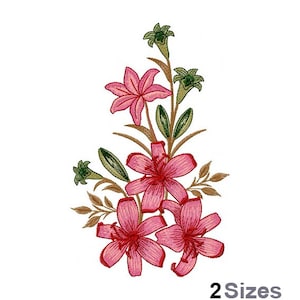 Puede incluir: Flores bordadas de color rosa con tallos y hojas verdes. Las flores están dispuestas en forma de ramo.