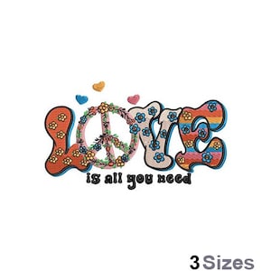 Könnte beinhalten: Gestickte Darstellung des Wortes "LOVE" in bunten, Retro-Lettern mit einem Peace-Zeichen in der Mitte. Der Text "is all you need" befindet sich unter dem Wort "LOVE".