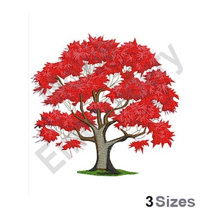 Può includere: Disegno ricamato di un acero rosso con un tronco marrone e erba verde alla base. L'albero ha una chioma piena di foglie rosse.