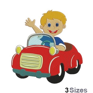 おもちゃの車に乗った男の子 - 機械刺繍デザイン - 3 サイズ、赤い車に乗った手を振る子供の刺繍パターン、遊ぶ男の子の刺繍デザイン