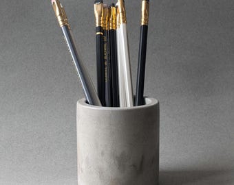 Modern Concrete Pencil Pot: Minimalist Desk Organizer