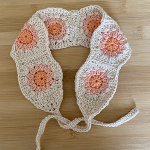 Tutoriel bandeau cheveux fleurs en crochet, patron pdf français pour crocheter un serre tête en carré granny square style bohème