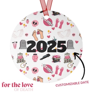 Adornos navideños divertidos inspirados en la morgue, regalo de médico forense, humor de funerario, adorno de árbol de embalsamador, fecha personalizada, embalsamamiento