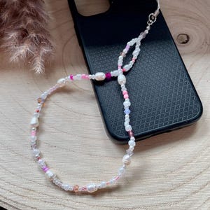 Chaîne de téléphone portable pendentif de téléphone portable blanc, crème et rose - perles d'eau douce, perles de rocaille, perles de verre