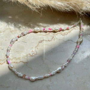 Chaîne de téléphone portable pendentif de téléphone portable blanc, crème & rose perles d'eau douce, perles rocaille, perles de verre taillées image 4