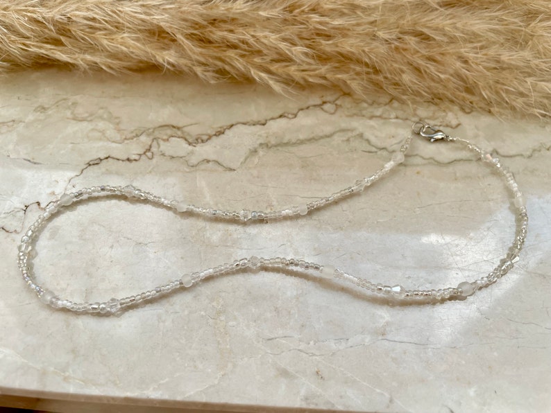Choker Halskette klar, transparent, weiß Glasperlen, Glasschliffperlen & Rocaillesperlen Karabiner Bild 3