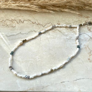 Catena per cellulare ciondolo per cellulare bianco, crema, grigio e antracite - perle d'acqua dolce, perle di vetro, perle di vetro tagliato