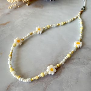 Chaîne de téléphone portable pendentif de téléphone portable blanc et jaune avec perles de marguerite - marguerites, fleurs - perles en plastique, perles de verre