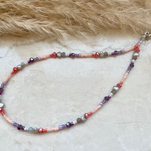 Chaîne de téléphone portable Pendentif de téléphone portable violet, gris, corail et saumon - perles de rocaille, perles de verre taillées, perles d'eau douce