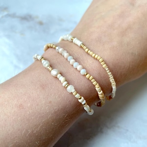 Armband-Set 3-teilig Rocaillesperlen creme, weiß, gold, beige - elastisches Armbandset - Süßwasserperle, Glasschliffperlen