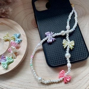 Chaîne de téléphone portable pendentif de téléphone portable avec nœuds, rubans - blanc, crème et pastel couleurs pastel nuances pastel - perles d'eau douce, perles de verre