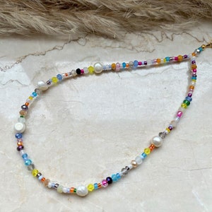 Chaîne de téléphone portable pendentif de téléphone portable coloré et blanc - perles d'eau douce, perles de rocaille, perles de verre