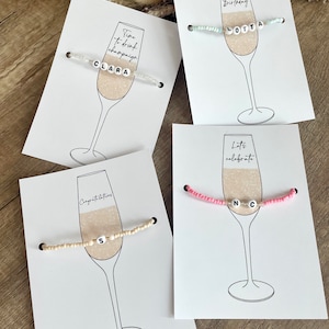 Armband mit Karte - Sektglas Champagnerglas Champagner Sekt - personalisiertes Armband - Geschenk, Gastgeschenk, Karte