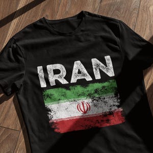 Camiseta con la bandera de Irán desgastada