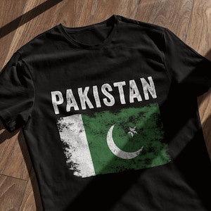 Pakistan Flag Distressed Pakistani Flag T-Shirt