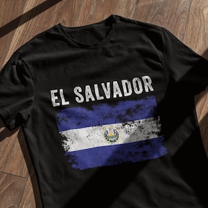 El Salvador Flag Vintage Salvadoran Flag T-Shirt
