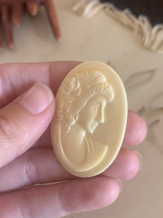 Vintage Old Bakelite Cameo Brooch Pin,Cameo Pin,C… - image 5