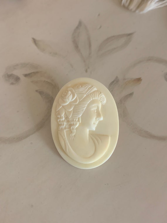 Vintage Old Bakelite Cameo Brooch Pin,Cameo Pin,C… - image 3