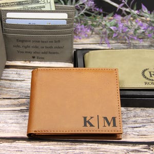Cartera de cuero grabada personalizada con solapa para identificación y foto, con caja de regalo, regalo de aniversario con monograma para esposo o novio.