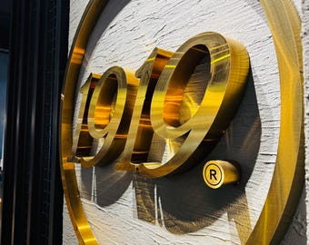 金属製看板カスタムロゴ、カスタムレーザーカットロゴ、ブラシ仕上げの