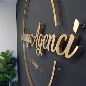 Sinalização de metal Logotipo personalizado Placa de aço inoxidável cortada a laser Logotipo personalizado cortado a laser Logotipo de metal escovado Placa de recepção Logotipo de parede de escritório Presente