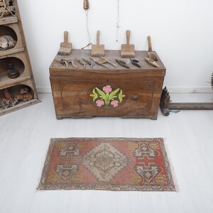 Small Vintage Turkish Oushak Rug: Wool Door Mat (2x3 ft)