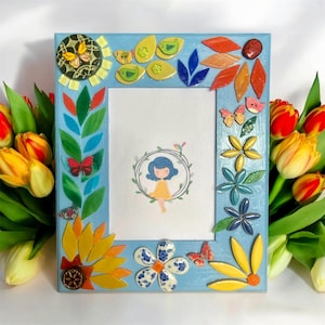 Handgjord fantasifull mosaikbildram: Färgglada keramiska blommor, passar 5x7 foto, present till barn