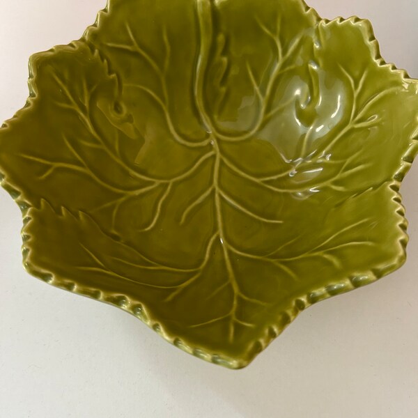 Vintage Olfaire Majolica green leaf serving bowl made in Portugal, olfaire pottery, green leaf cabbage pottery, olfaire portugal