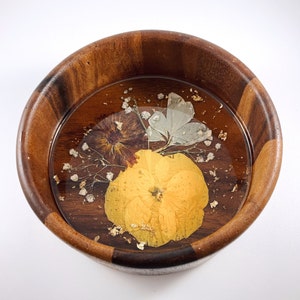 Wooden Resin Pressed Flower Bowl – Handmade Floral Epoxy Decorative Bowl, Upcycled Wood Home Decor, Nature-Inspired Gift