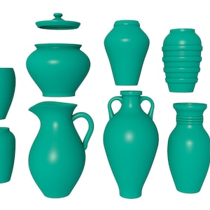 Könnte beinhalten: Eine Sammlung türkisfarbener Keramikvasen und Krüge in verschiedenen Formen und Größen. Das Sortiment umfasst einen Topf mit Deckel, einen Krug mit Henkel und mehrere Vasen mit unterschiedlichen Designs, vor weißem Hintergrund.