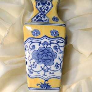 An antique Chinoiserie ceramic vase, decoration