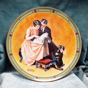 En samlartallrik med texten "Couple's Commitment" av Norman Rockwell, vintage tallriksdekoration, begränsad upplaga från Knowles Fine China. 20 cm