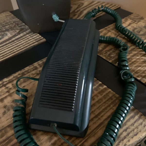 Micro-Tel - Vintage Green Colored Landline Telephone - (Good Condition!) (Has some small grime in rubberized grip, and around Handset.)