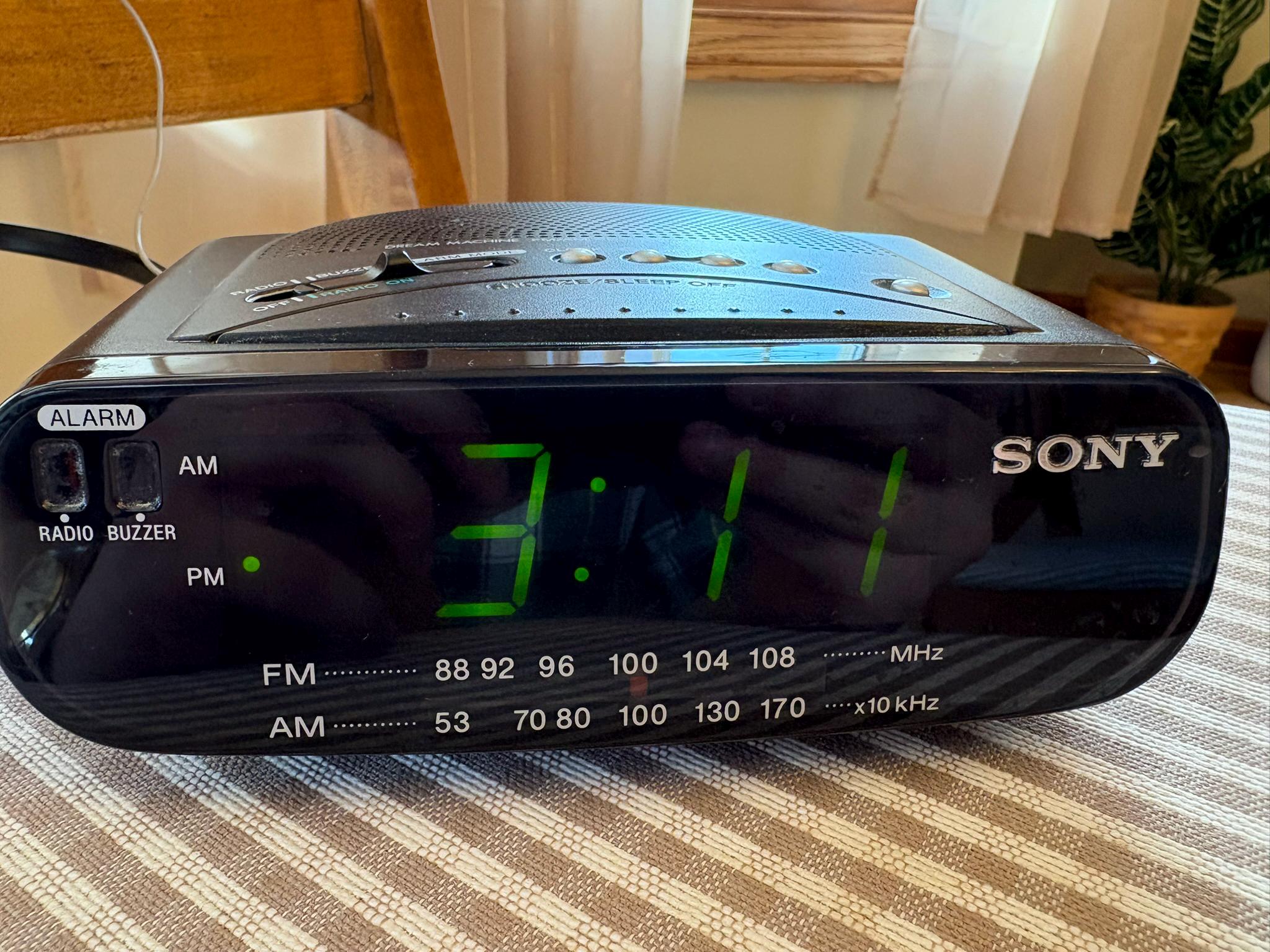 Sony - Dream-machine and Radio - Model ICF - C212 - Black - Radio